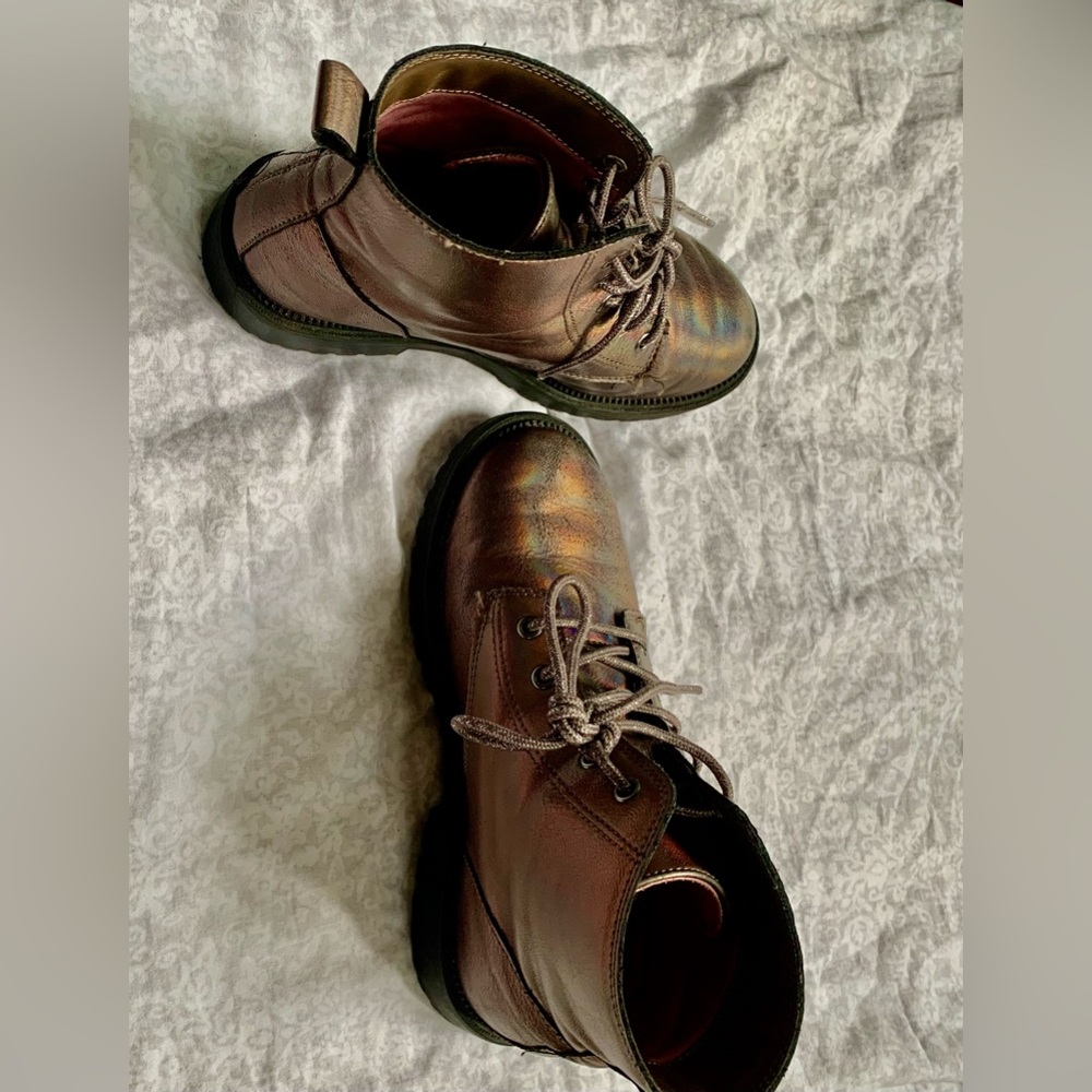 Girls boots .